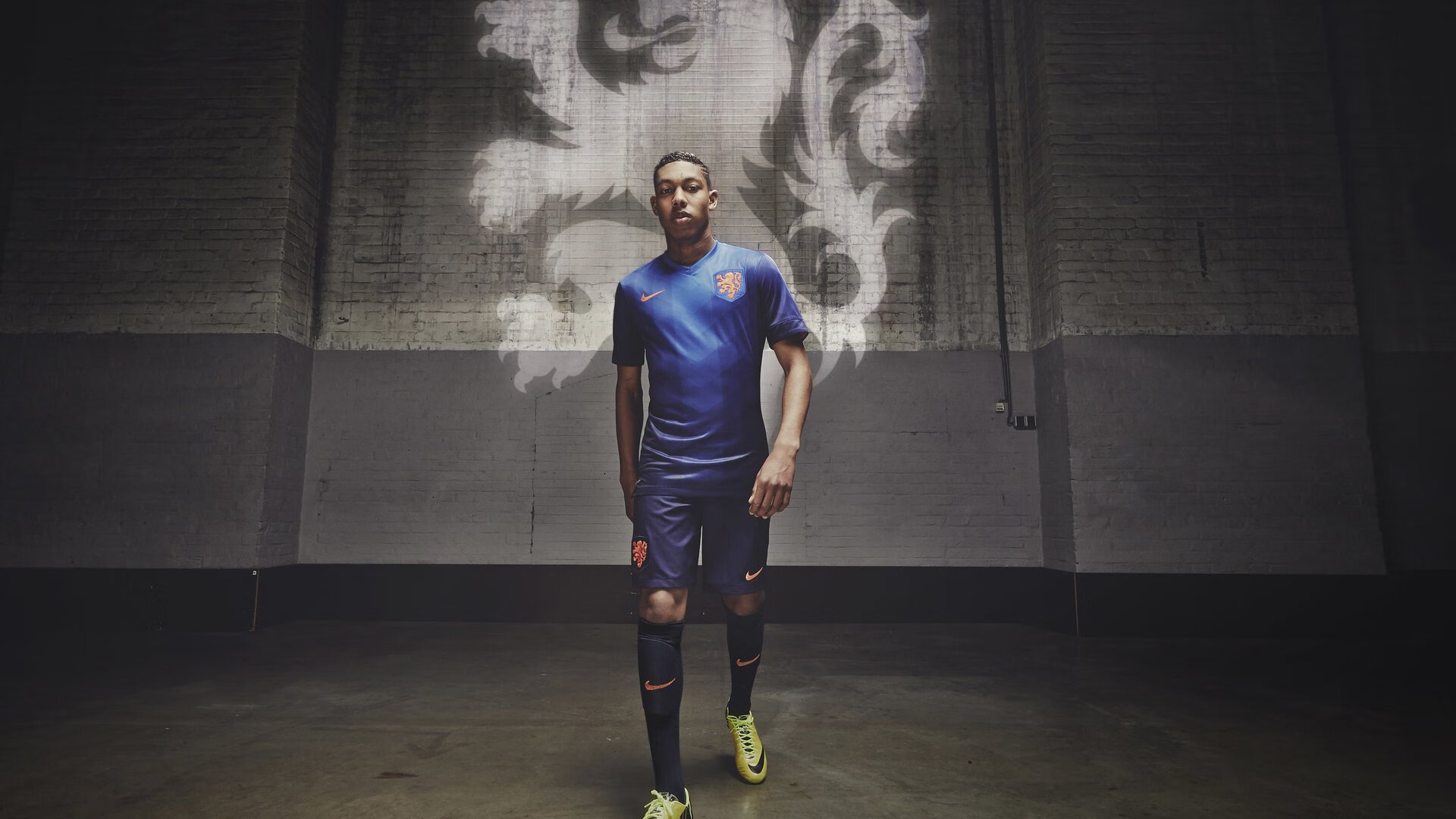 巴萨引进新锋霸，冲击双冠目标，那些年巴萨走过的神锋